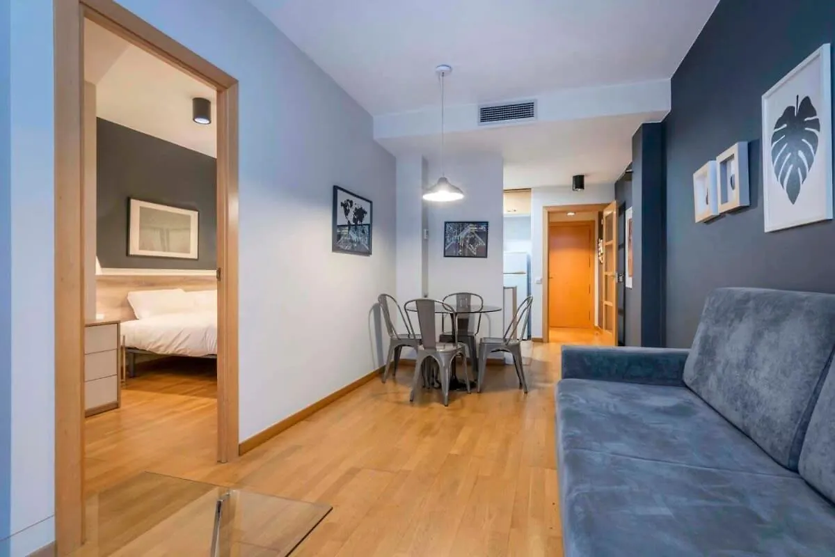 Modern And Bright Apartment In Eixample 1-3 바르셀로나 0*,  스페인
