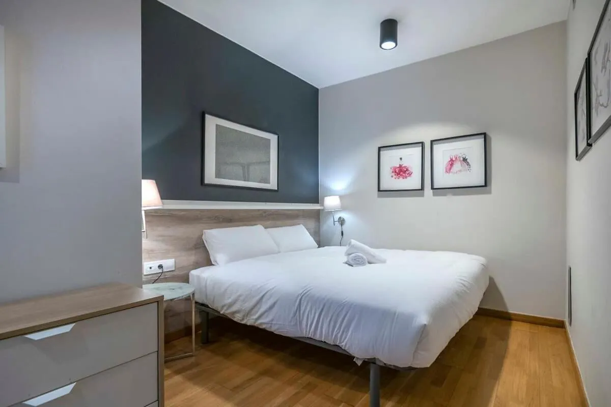 Modern And Bright Apartment In Eixample 1-3 바르셀로나 0*,