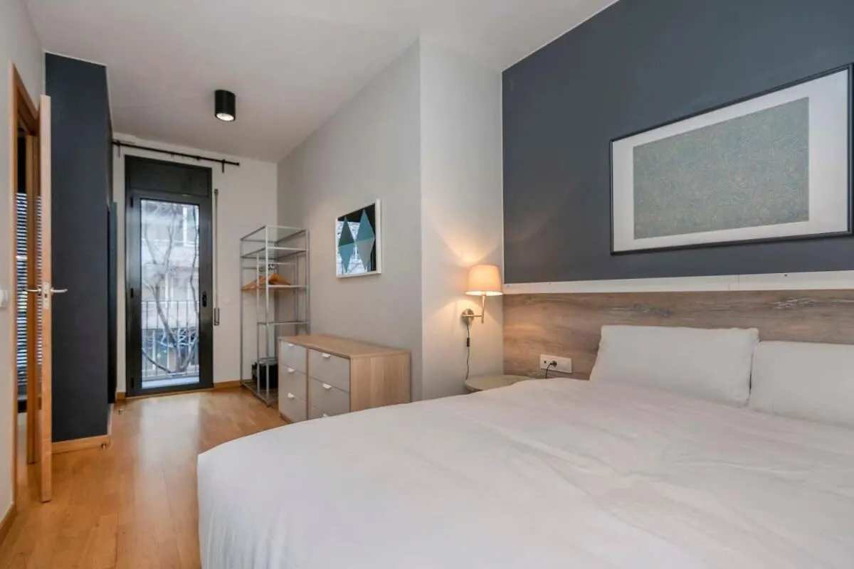 Modern And Bright Apartment In Eixample 1-3 Барселона 0*,