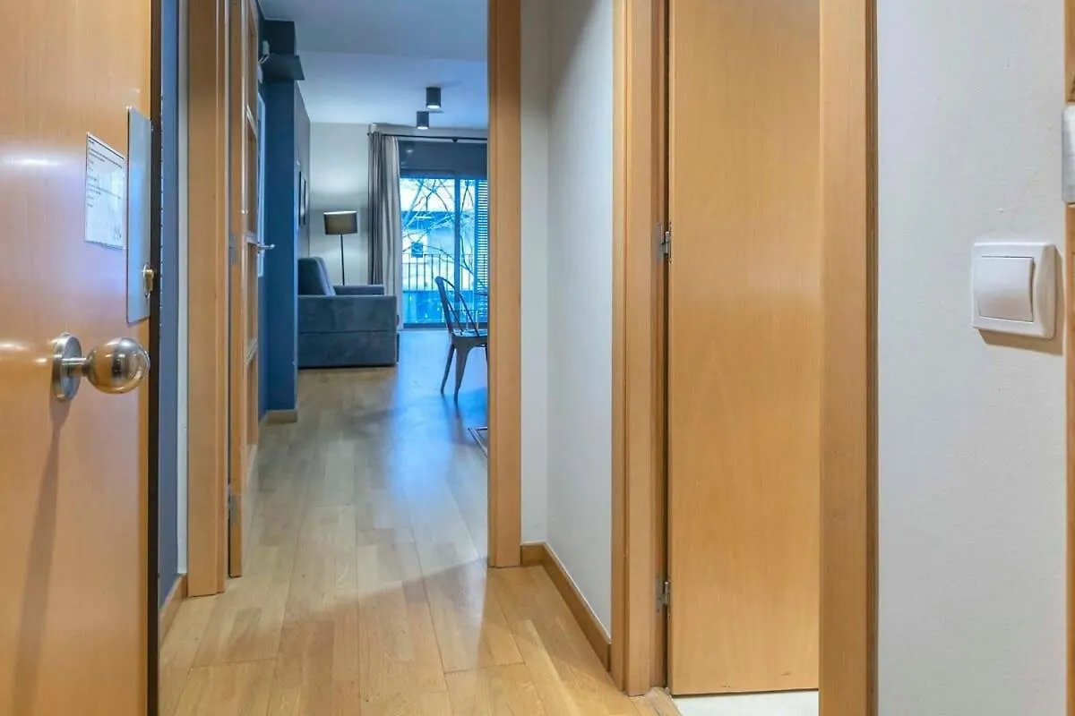 Modern And Bright Apartment In Eixample 1-3 Барселона