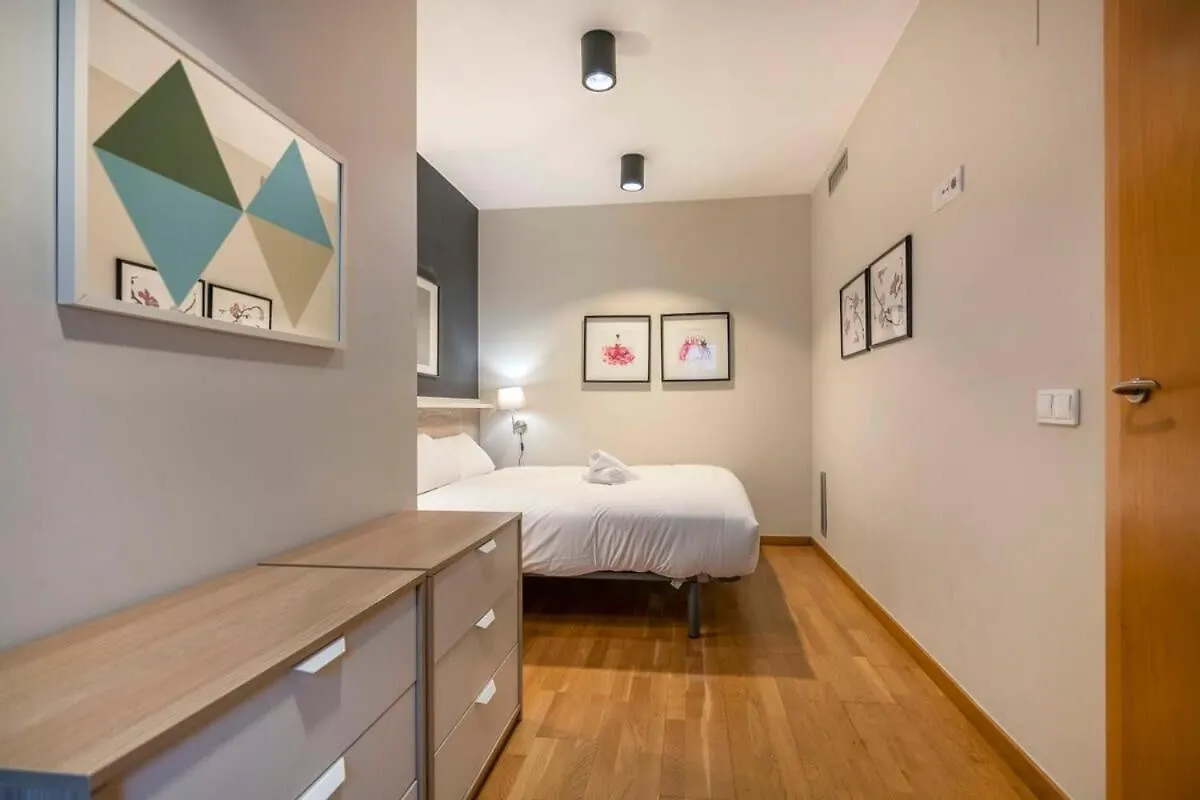 Modern And Bright Apartment In Eixample 1-3 Барселона