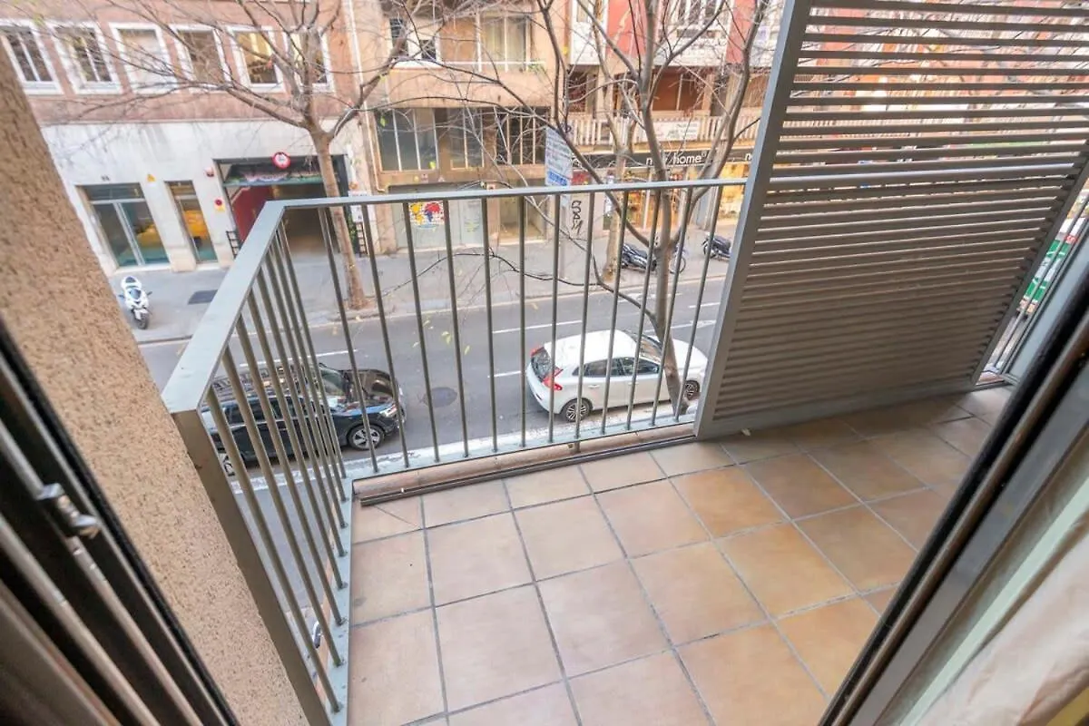 Modern And Bright Apartment In Eixample 1-3 Барселона