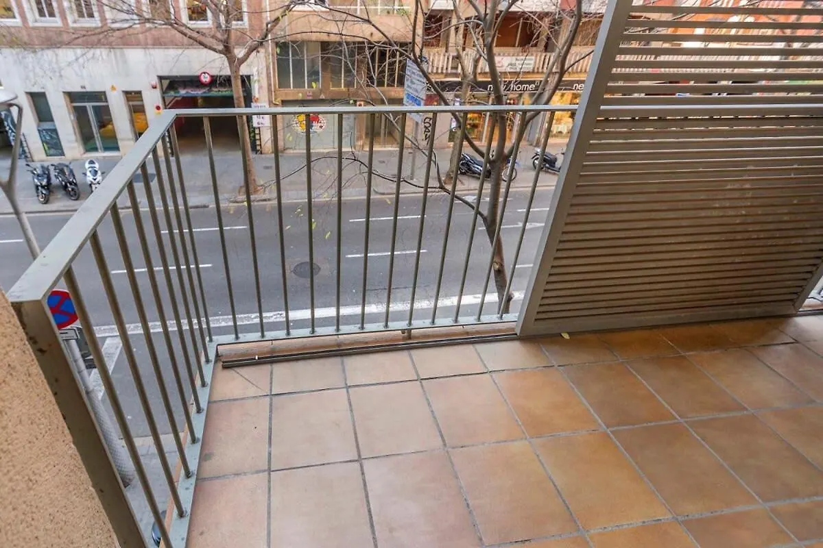 Modern And Bright Apartment In Eixample 1-3 Барселона